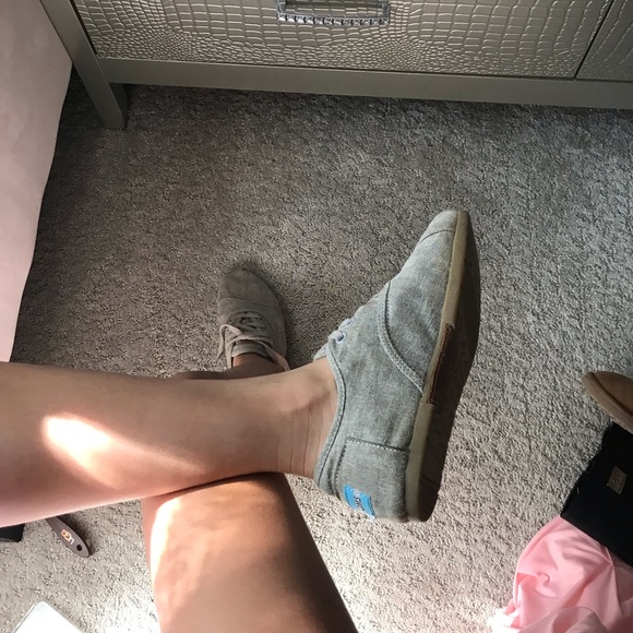 Toms - Picture 4 of 8